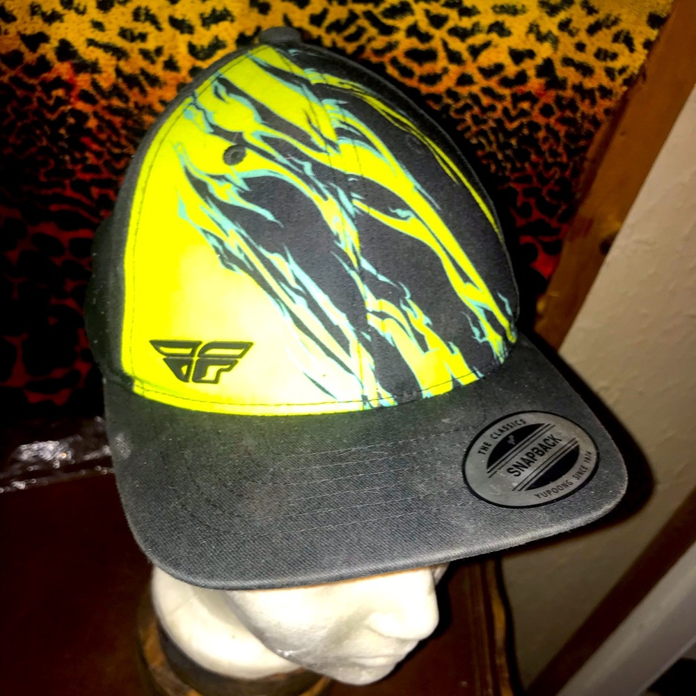 Youth boys hat neon green and black like new